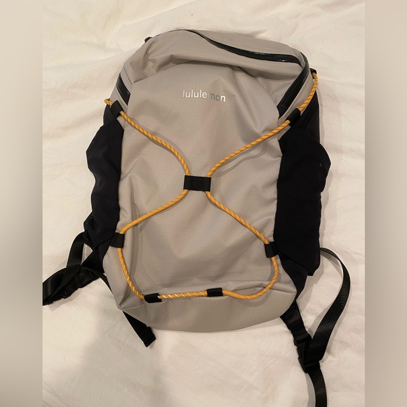 NWOT RIPSTOP PARACORD 20L LULULEMON BACKPACK - Picture 1 of 1